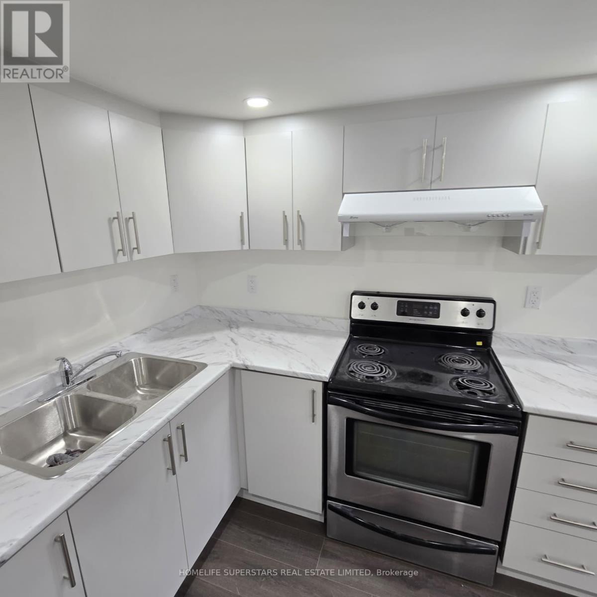 6 GROVE PARK SQUARE - 23
