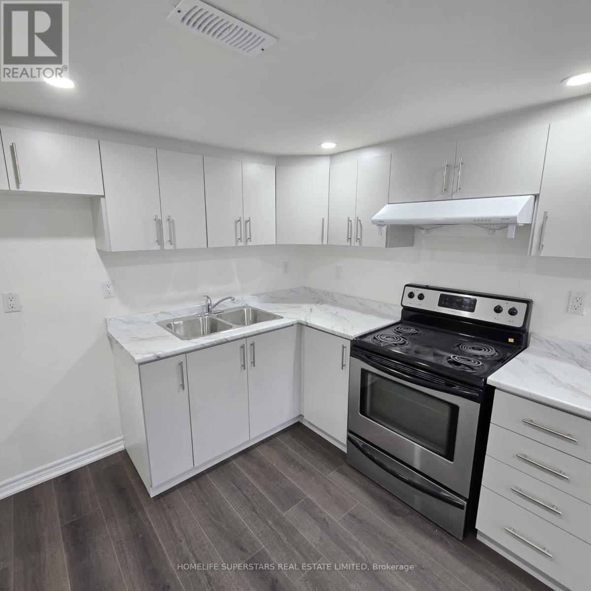 6 GROVE PARK SQUARE - 24