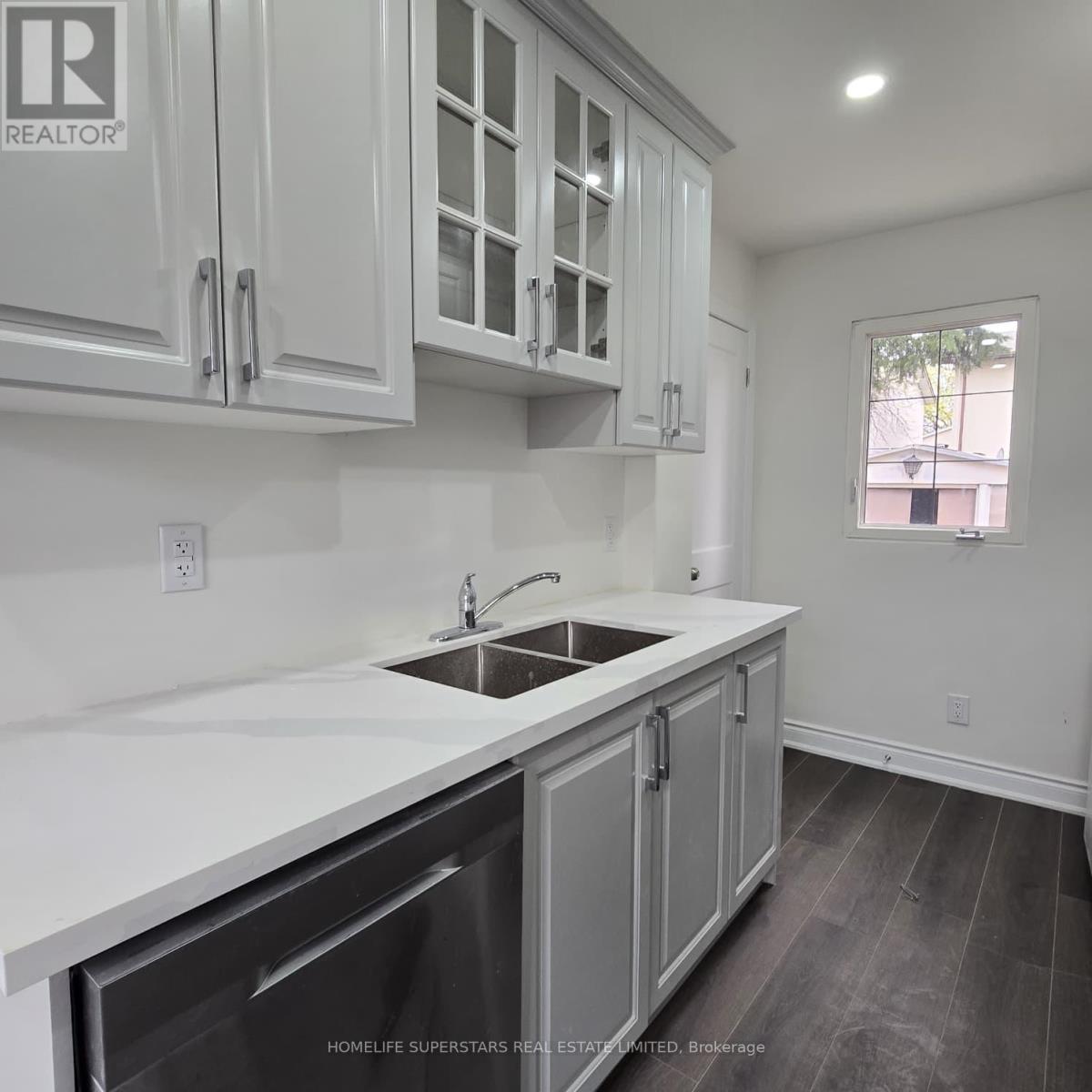 6 GROVE PARK SQUARE - 8
