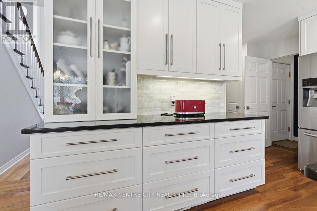 6 TRILLIUM COURT - 13