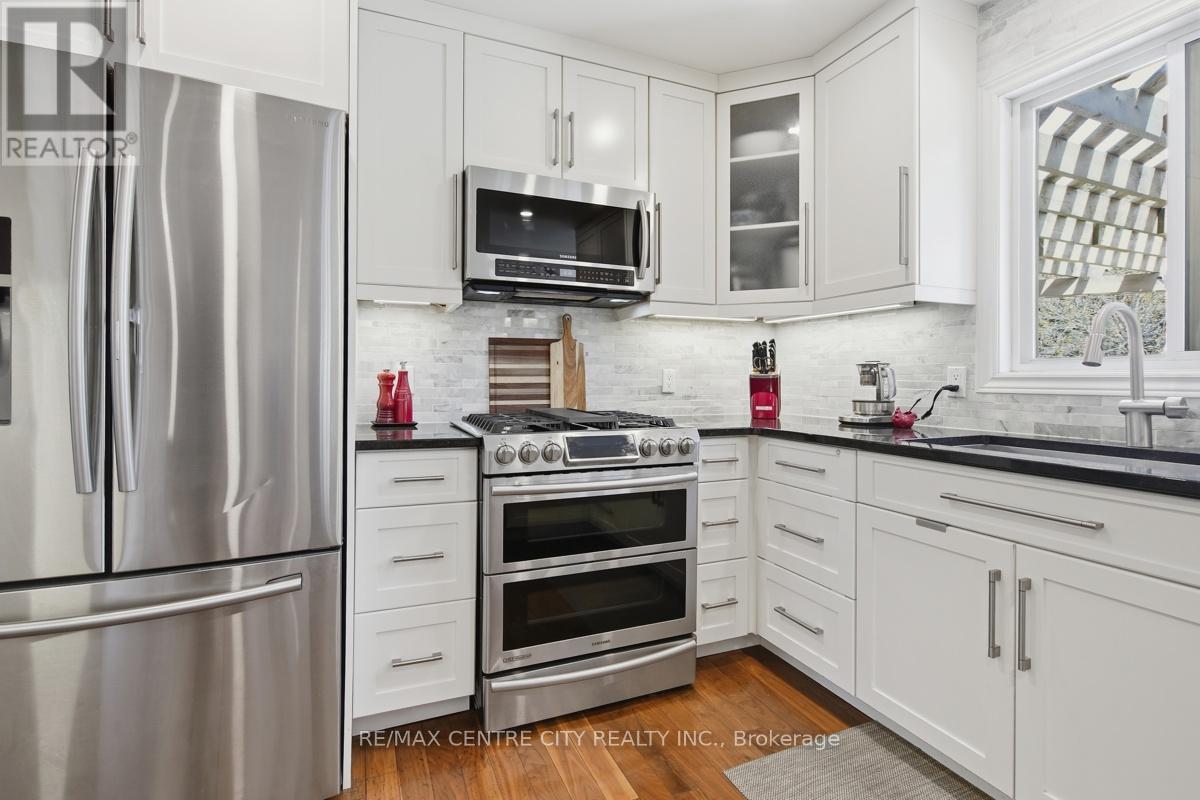 6 TRILLIUM COURT - 15