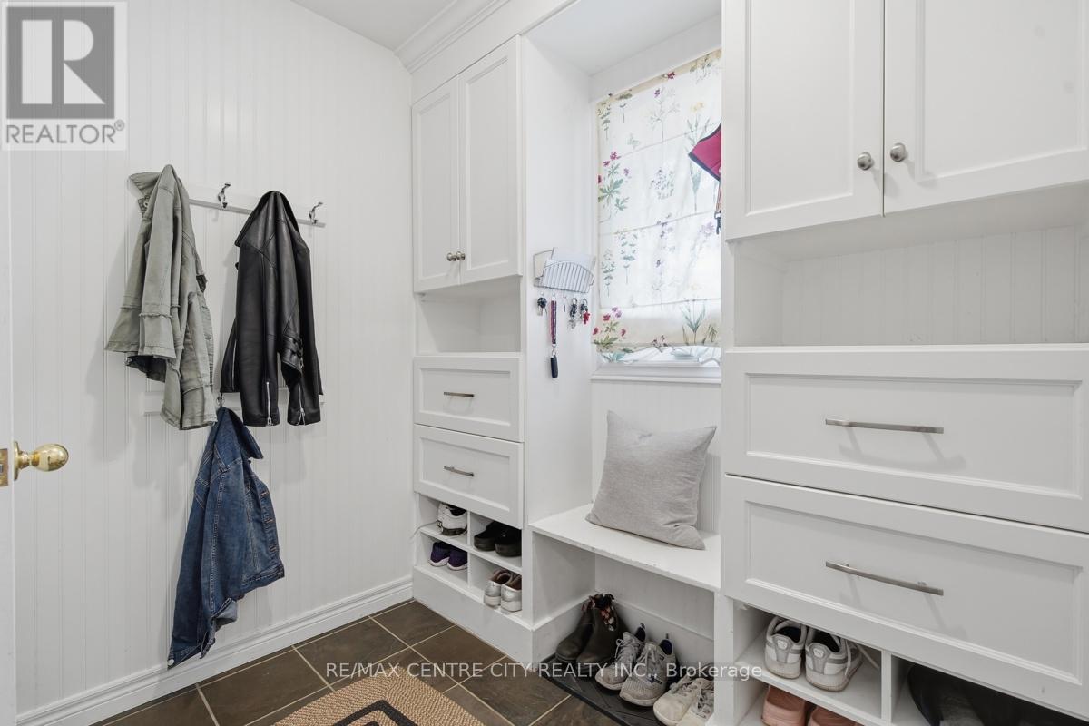 6 TRILLIUM COURT - 16