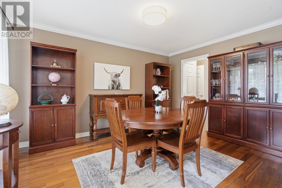 6 TRILLIUM COURT - 18