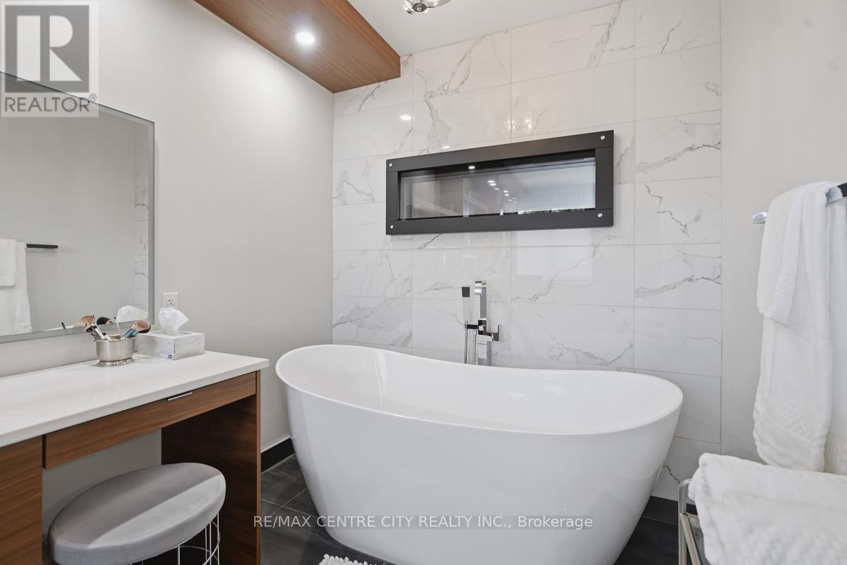 6 TRILLIUM COURT - 24