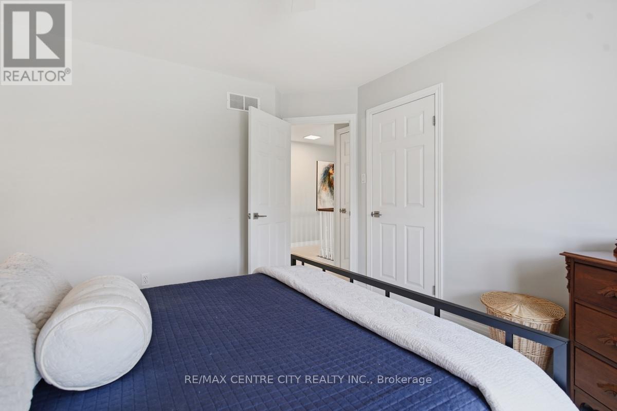 6 TRILLIUM COURT - 28