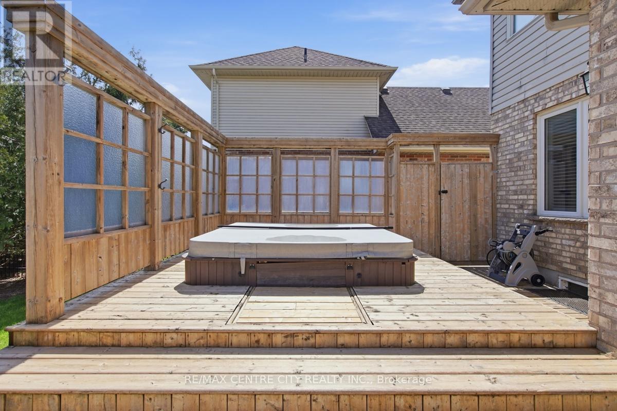 6 TRILLIUM COURT - 42