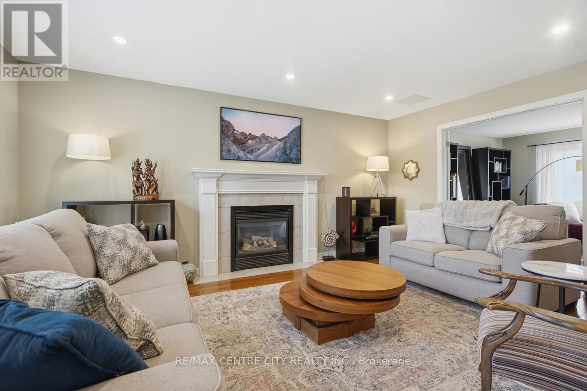 6 TRILLIUM COURT - 9