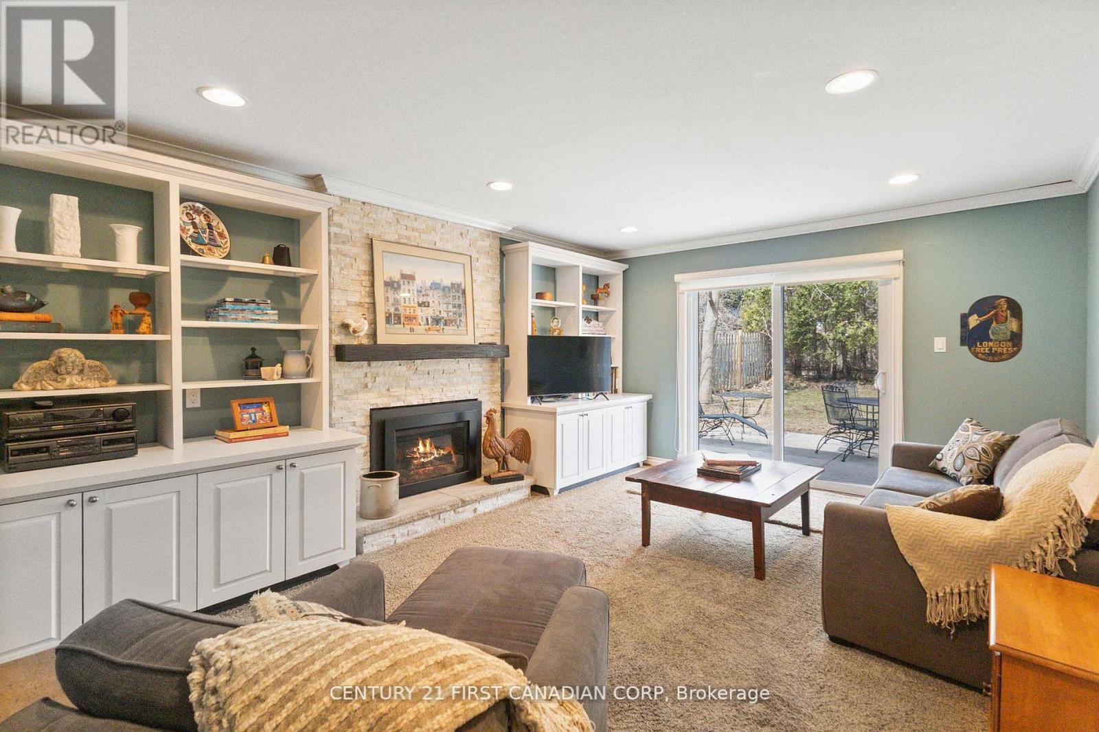 1080 VISCOUNT ROAD - 16