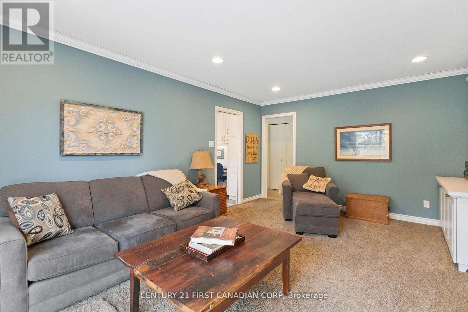 1080 VISCOUNT ROAD - 19