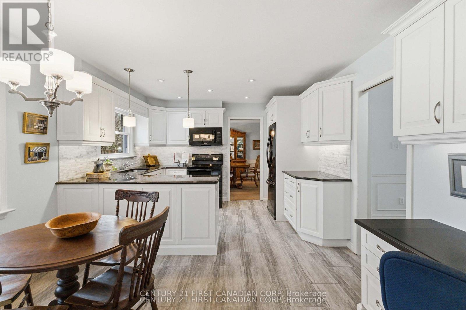 1080 VISCOUNT ROAD - 21