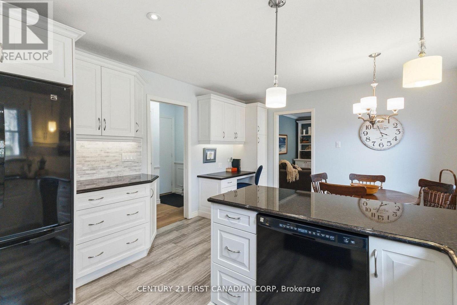 1080 VISCOUNT ROAD - 25
