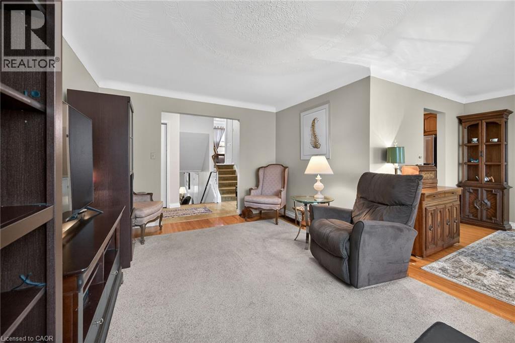 582 WOODVIEW Road - 11