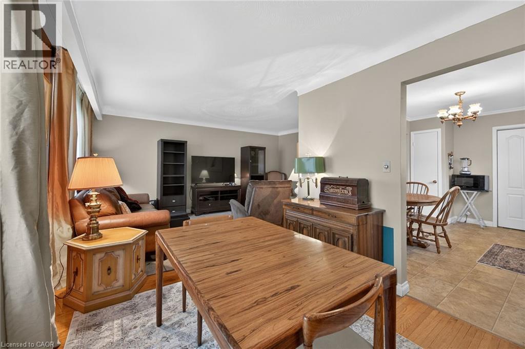 582 WOODVIEW Road - 16
