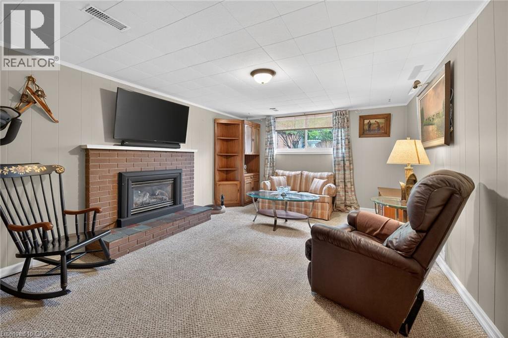 582 WOODVIEW Road - 32