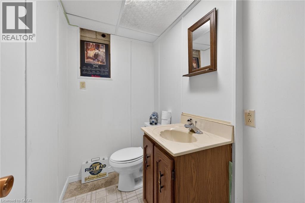 582 WOODVIEW Road - 37