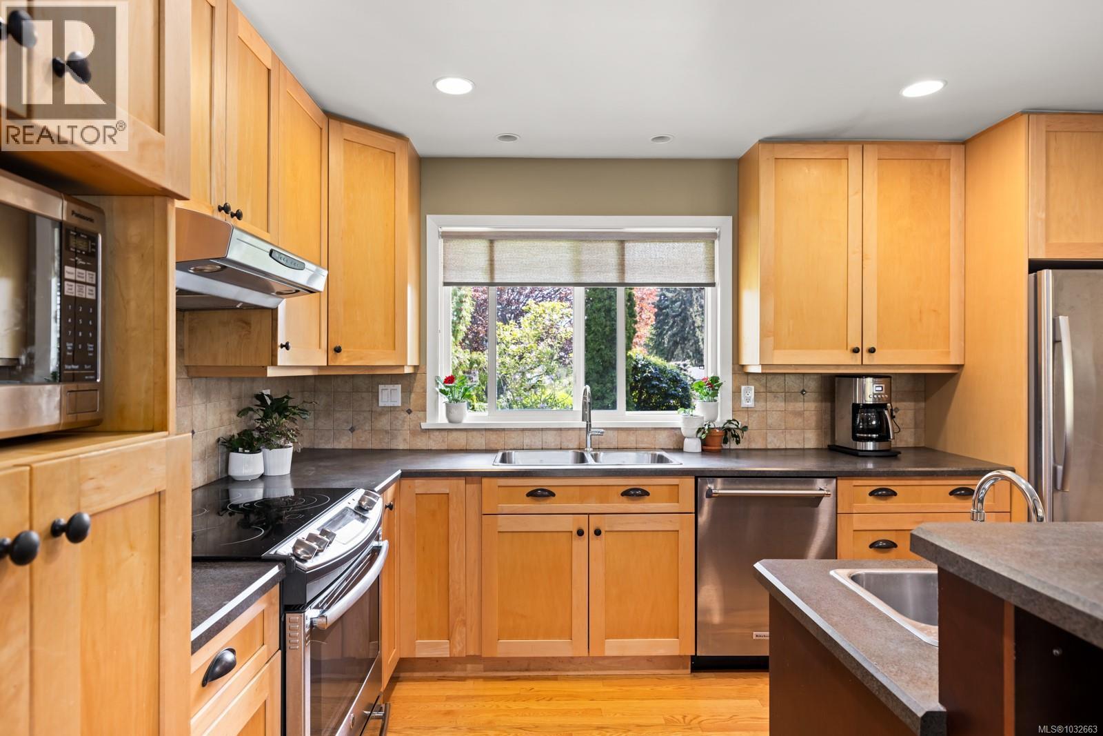 1897 San Pedro Ave - 8