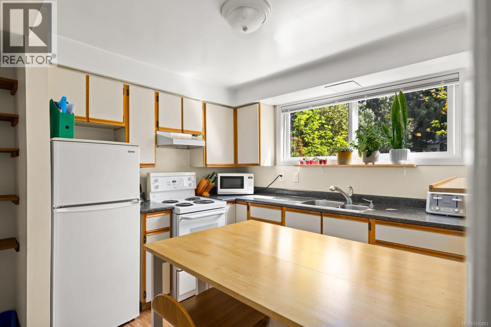 1897 San Pedro Ave - 30