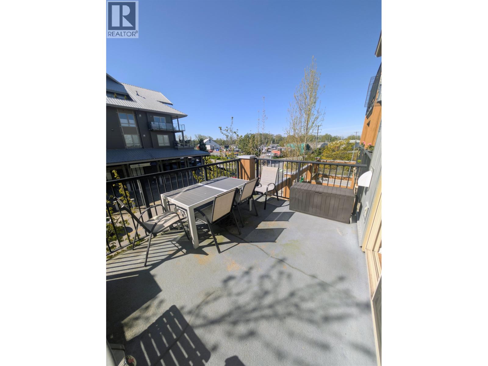 206 6077 LONDON ROAD