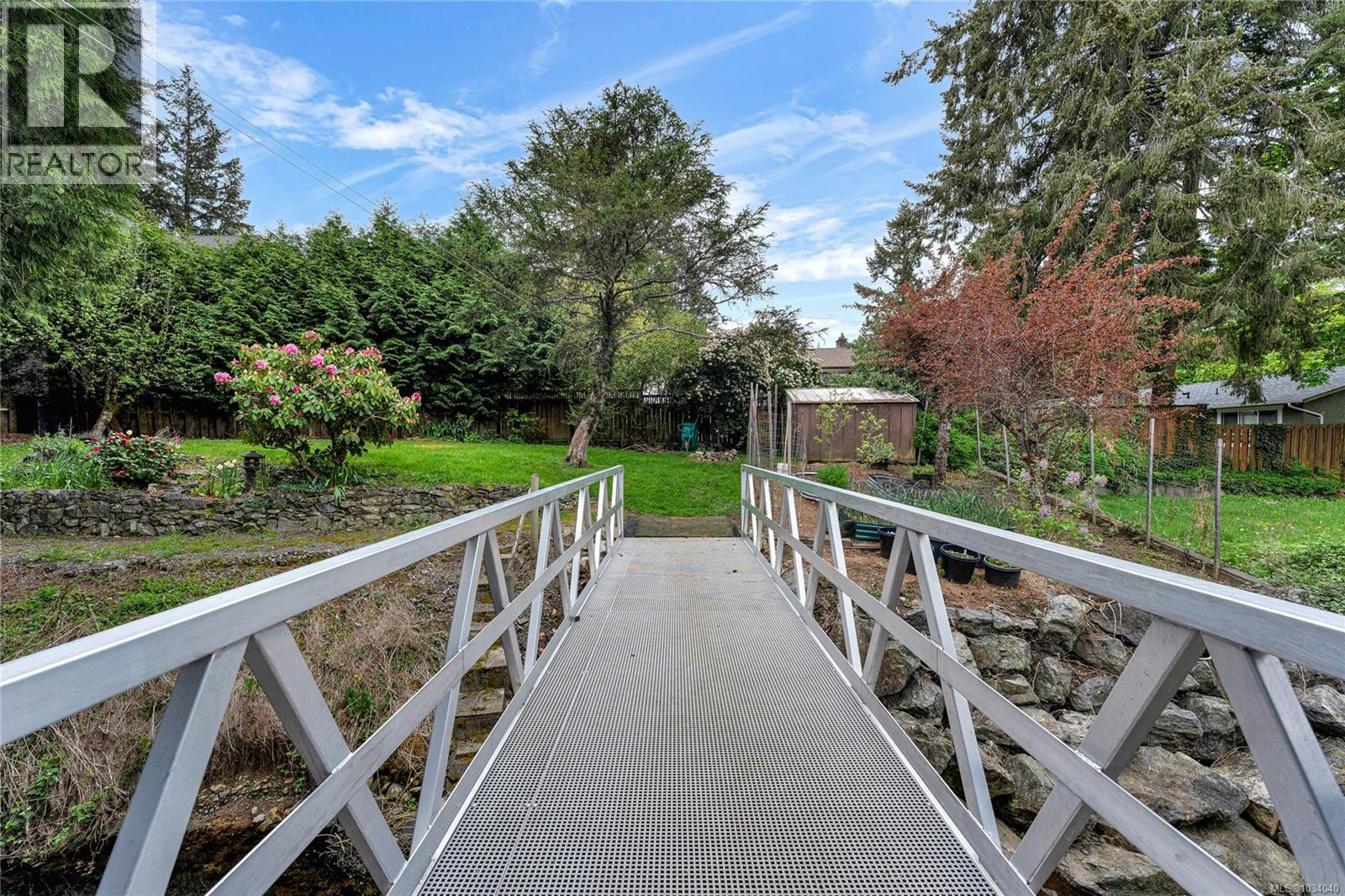 955 Sluggett Rd, Central Saanich