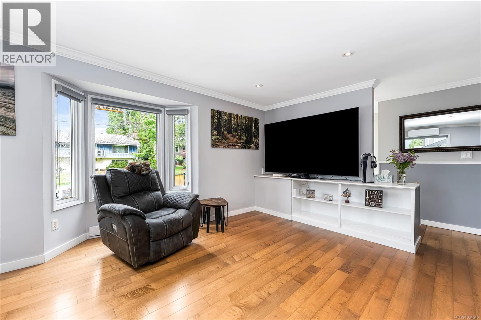 955 Sluggett Rd, Central Saanich