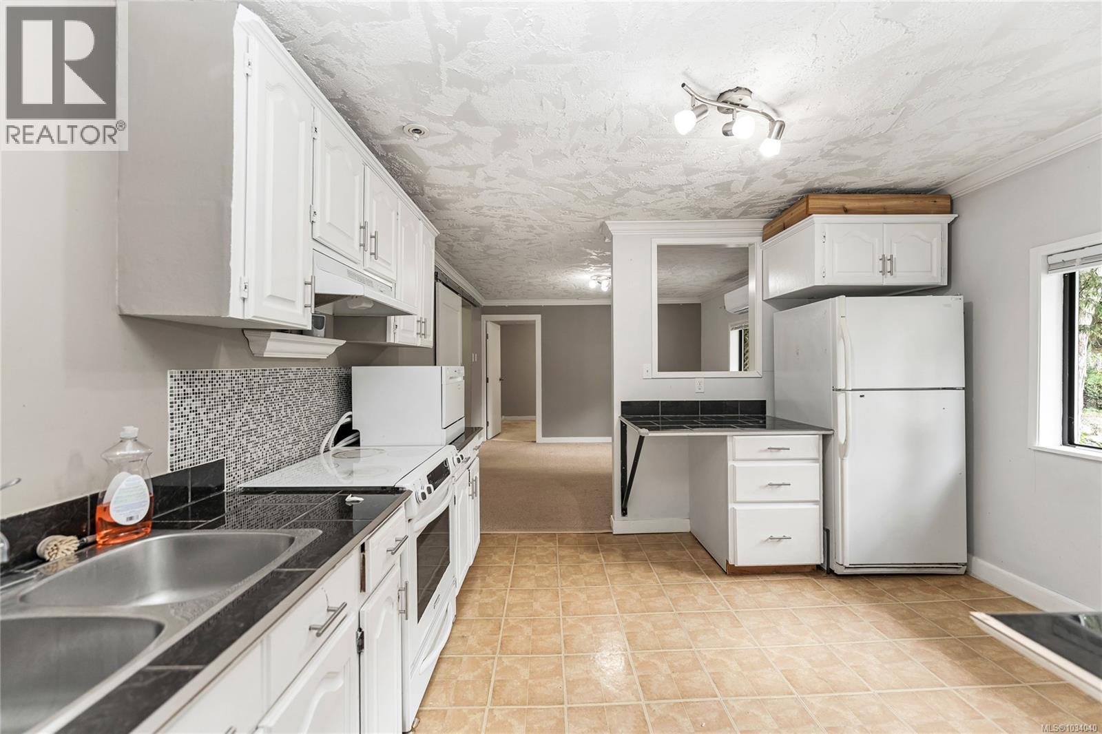 955 Sluggett Rd, Central Saanich