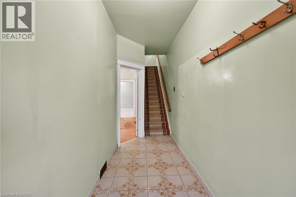 35 GARFIELD Avenue N - 9