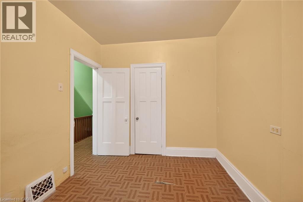 35 GARFIELD Avenue N - 30