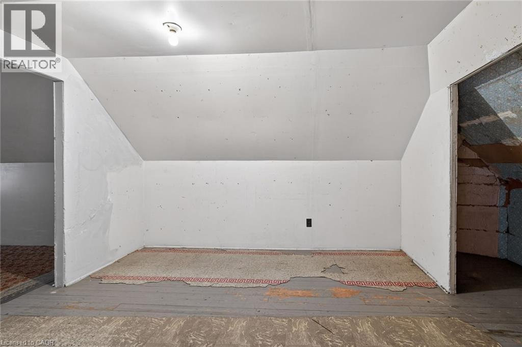 35 GARFIELD Avenue N - 32