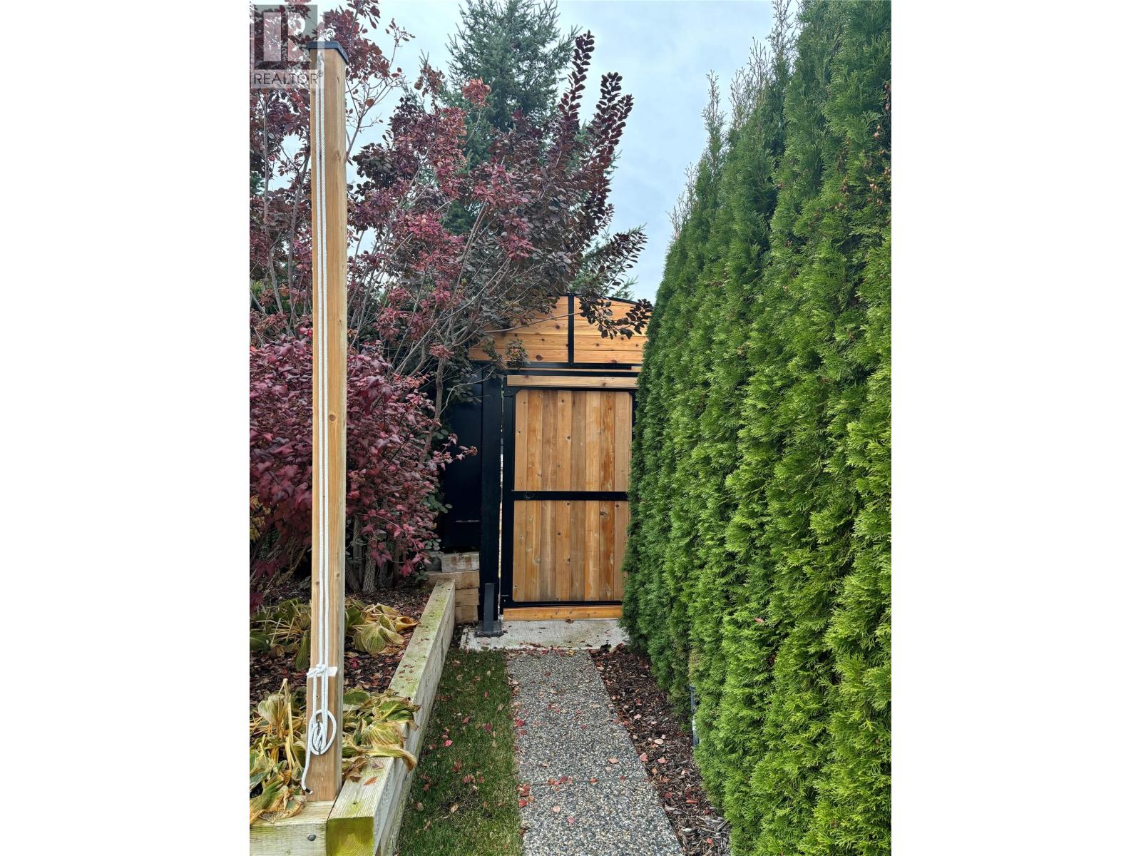 839 8th Avenue, Vernon