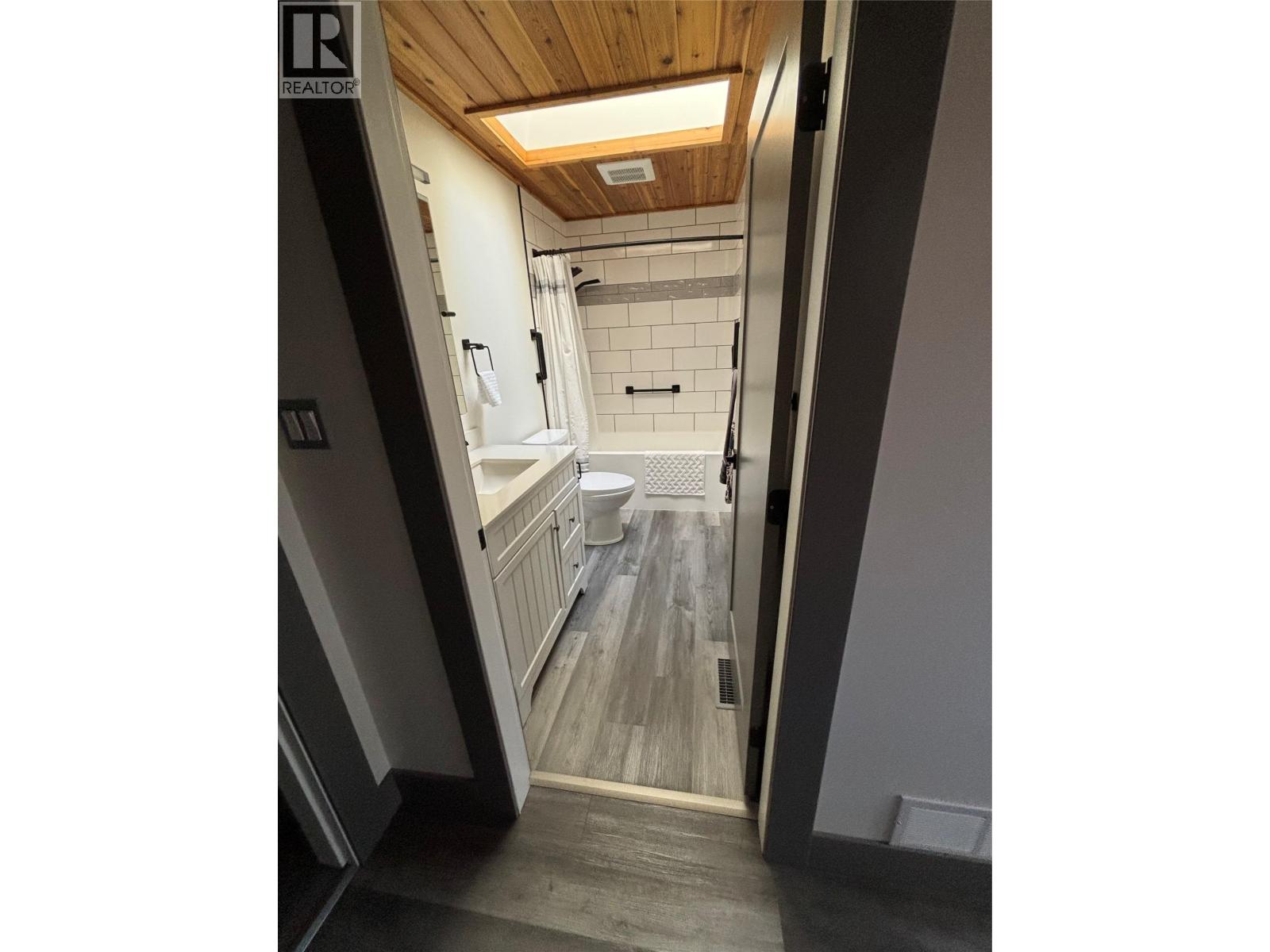839 8th Avenue, Vernon