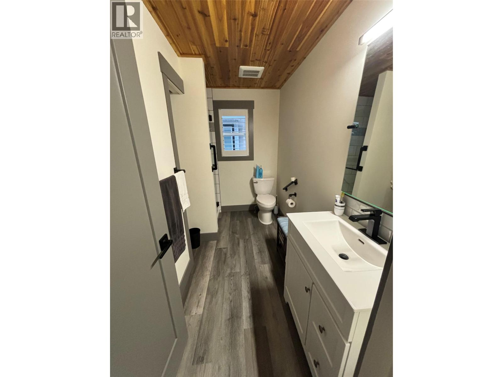 839 8th Avenue, Vernon