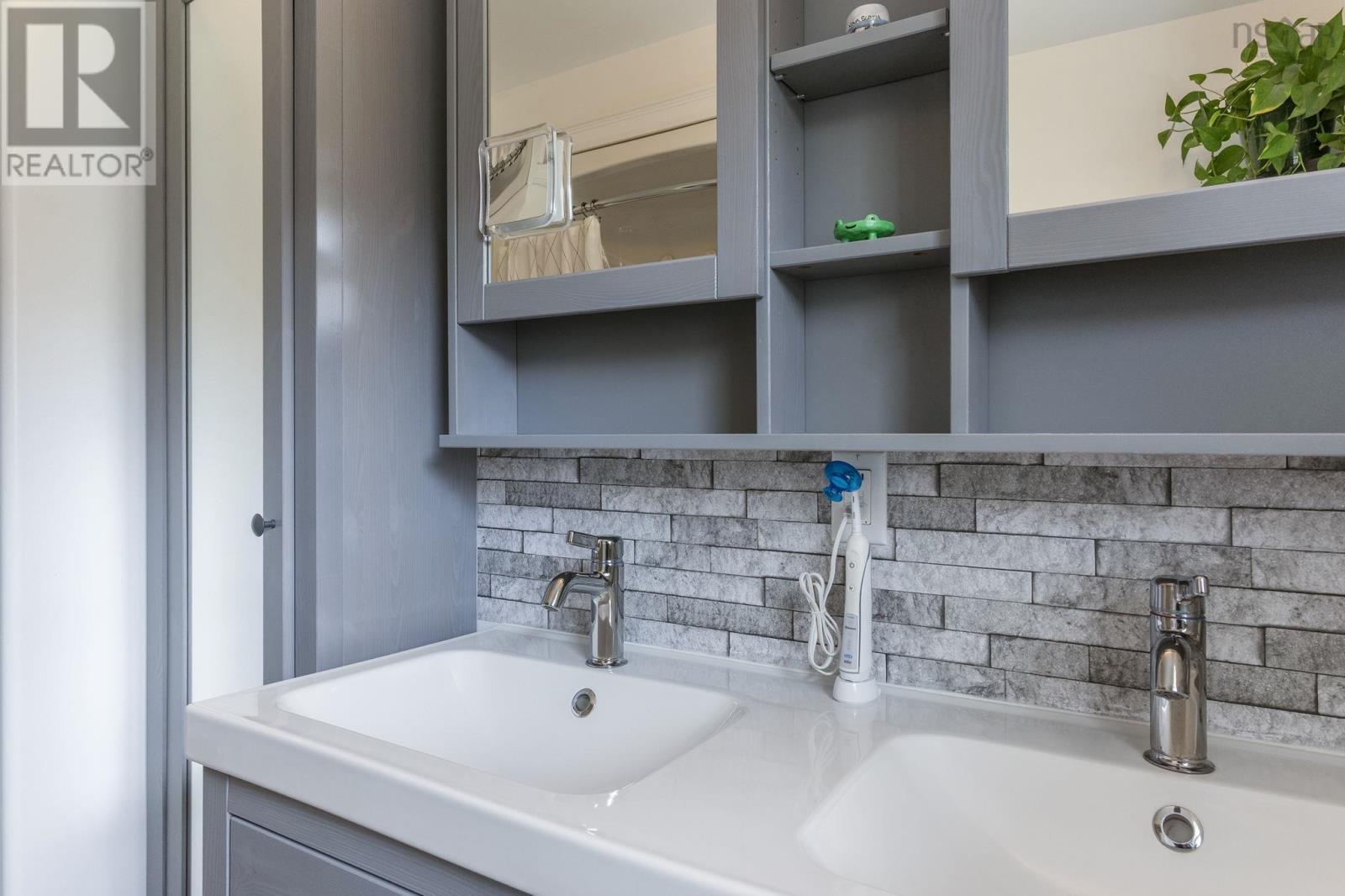 Property 40 of 45 of 821 Meadowvale Road