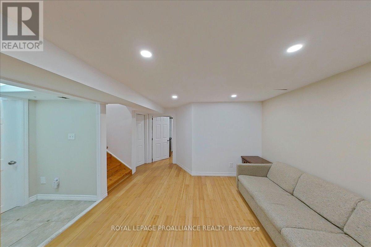 276 COLLEGE STREET W - 34