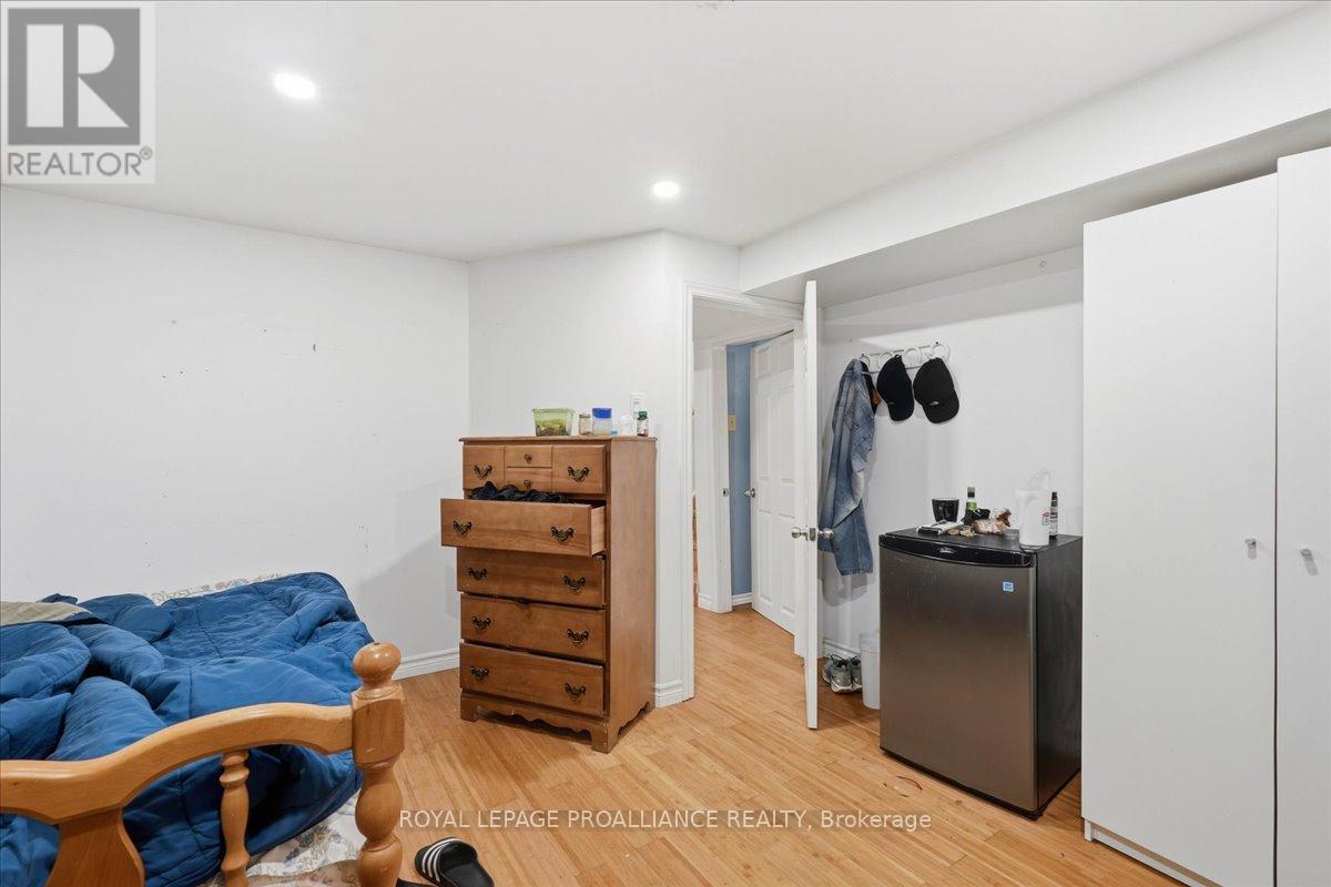 276 COLLEGE STREET W - 37