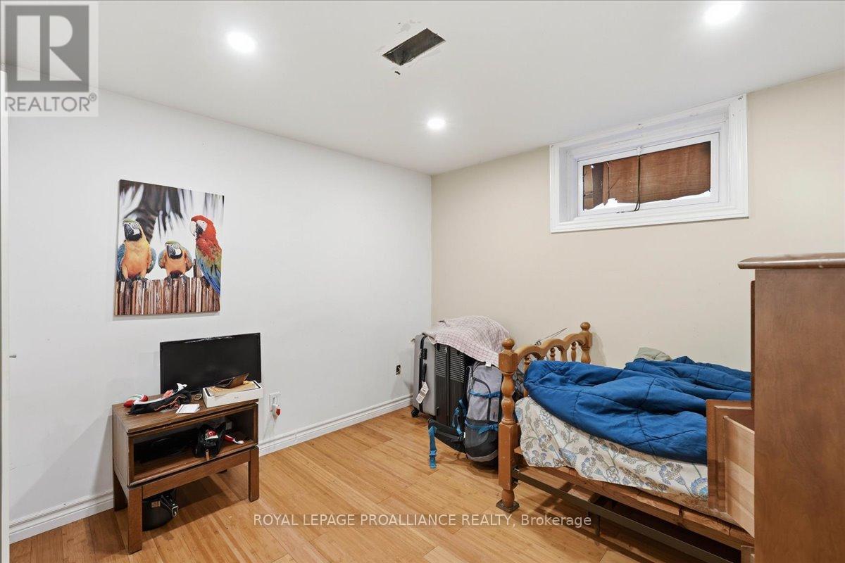 276 COLLEGE STREET W - 36