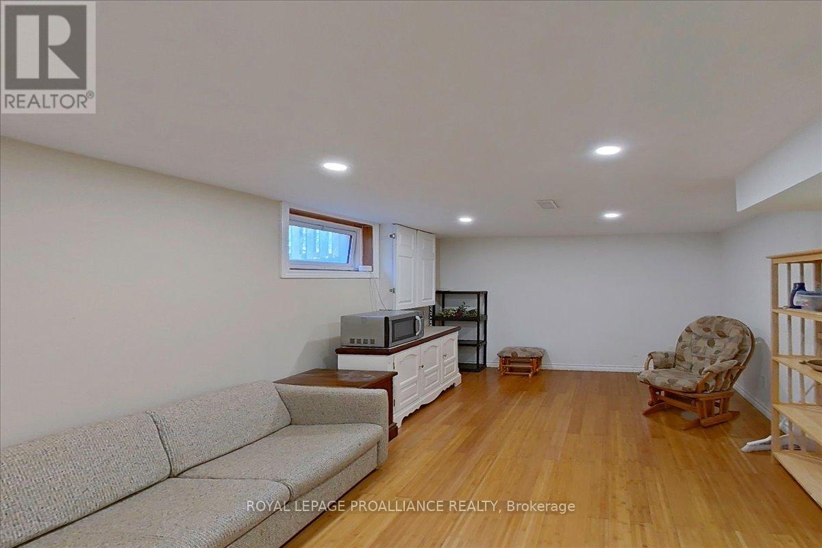 276 COLLEGE STREET W - 33
