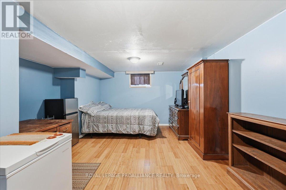 276 COLLEGE STREET W - 38