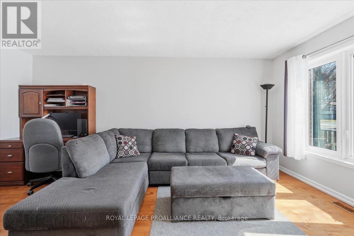 276 COLLEGE STREET W - 5
