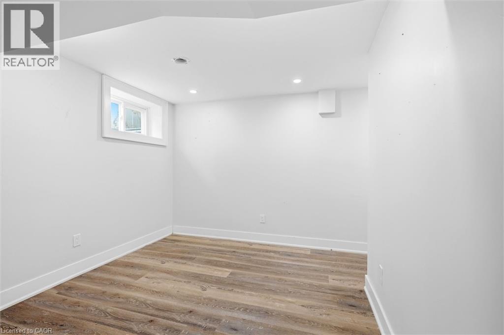 16 RONALDSHAY Avenue, Hamilton, Ontario, L9A3B1 — Photo 17