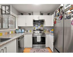Entrance - 202 7 Gorge Rd W, Saanich, BC V9A1L9 Photo 9