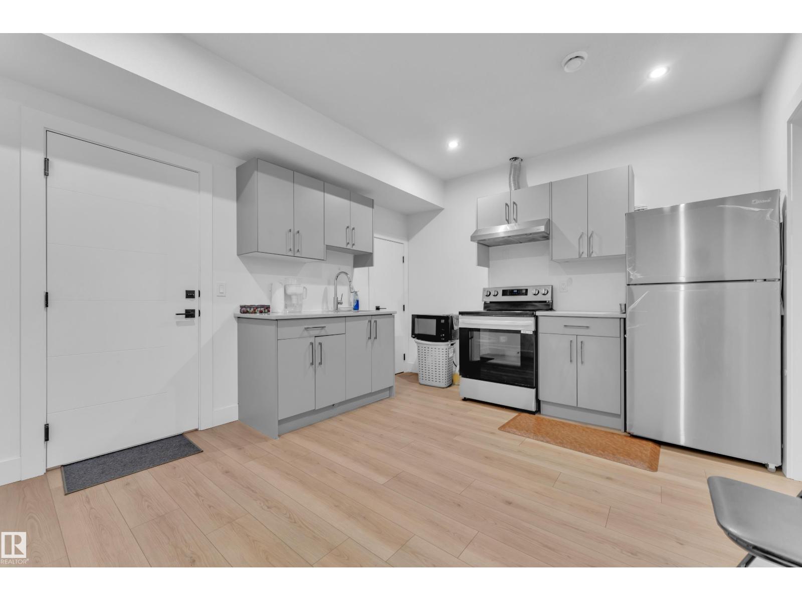 1755 18 ST NW - 48