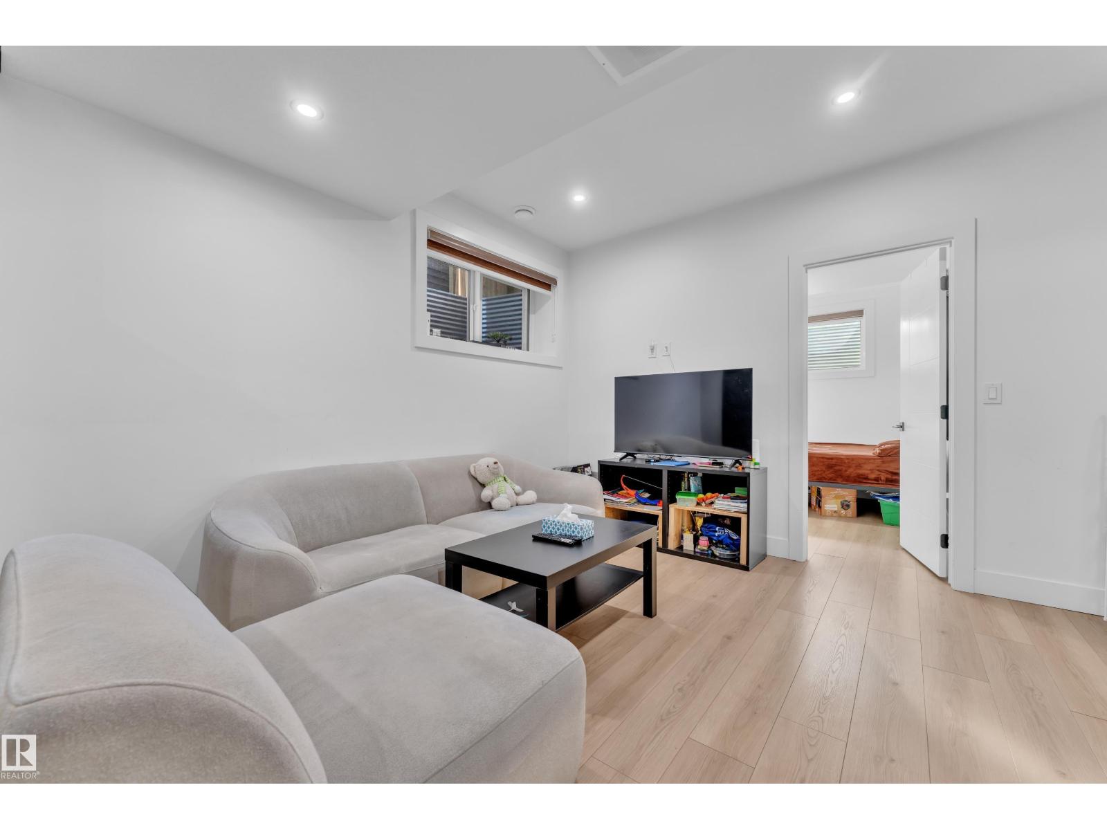 1755 18 ST NW - 55