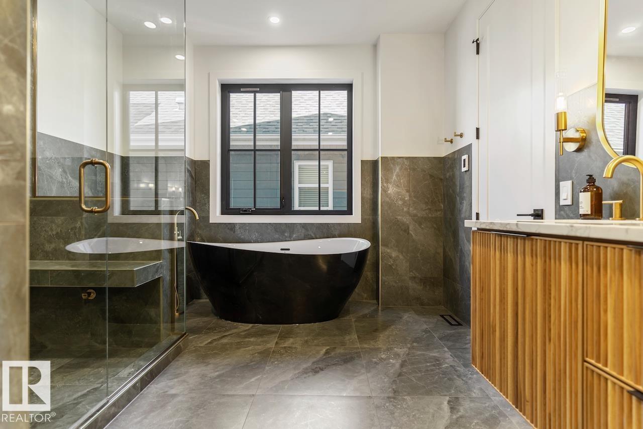 10519 138 ST NW - 37