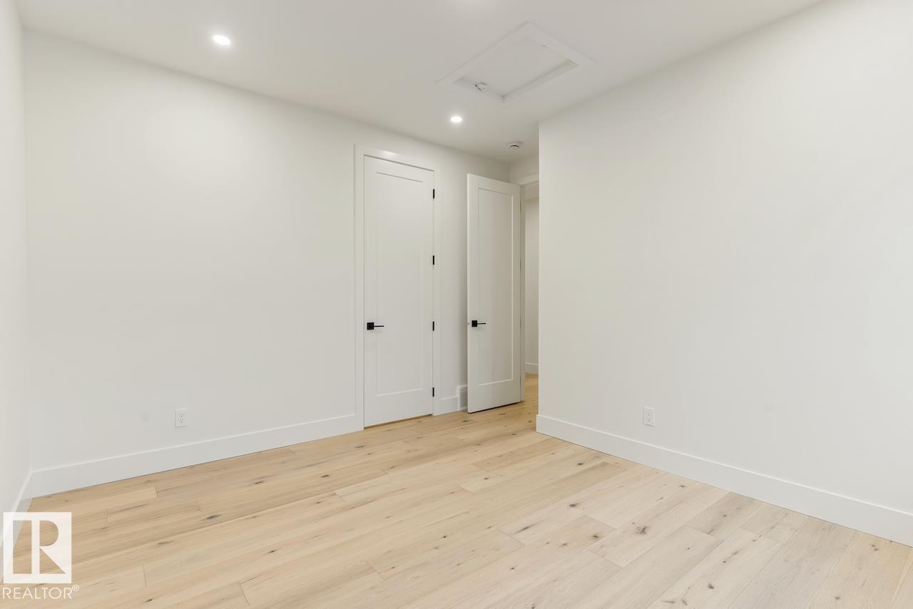10519 138 ST NW - 43