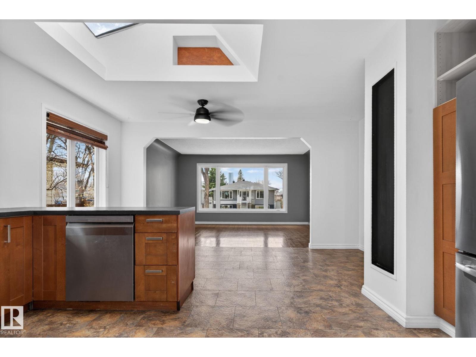 10409 83 ST NW - 15