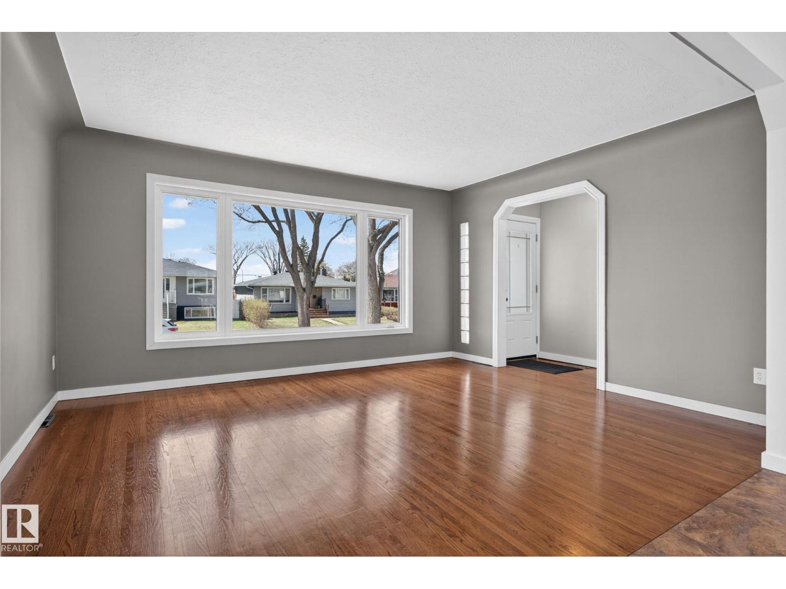 10409 83 ST NW - 18