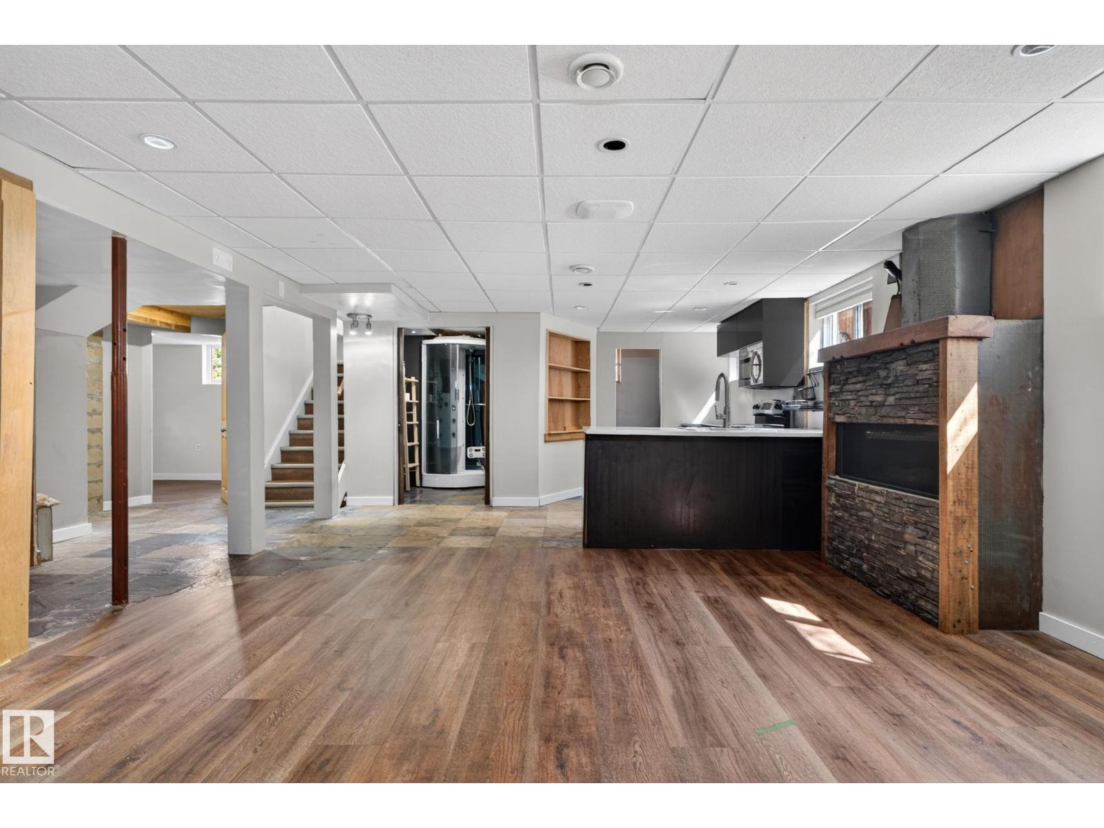 10409 83 ST NW - 35