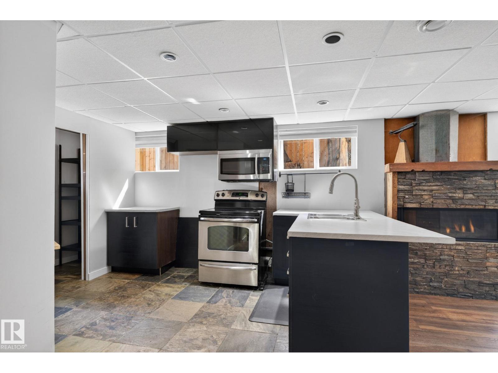 10409 83 ST NW - 37