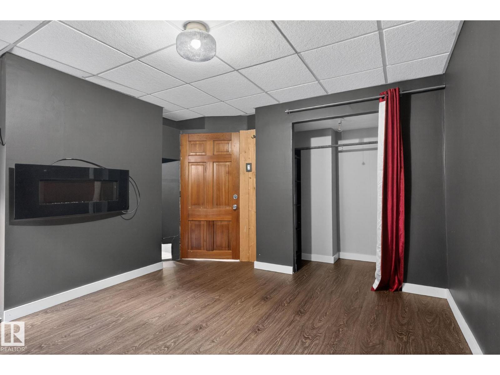 10409 83 ST NW - 44