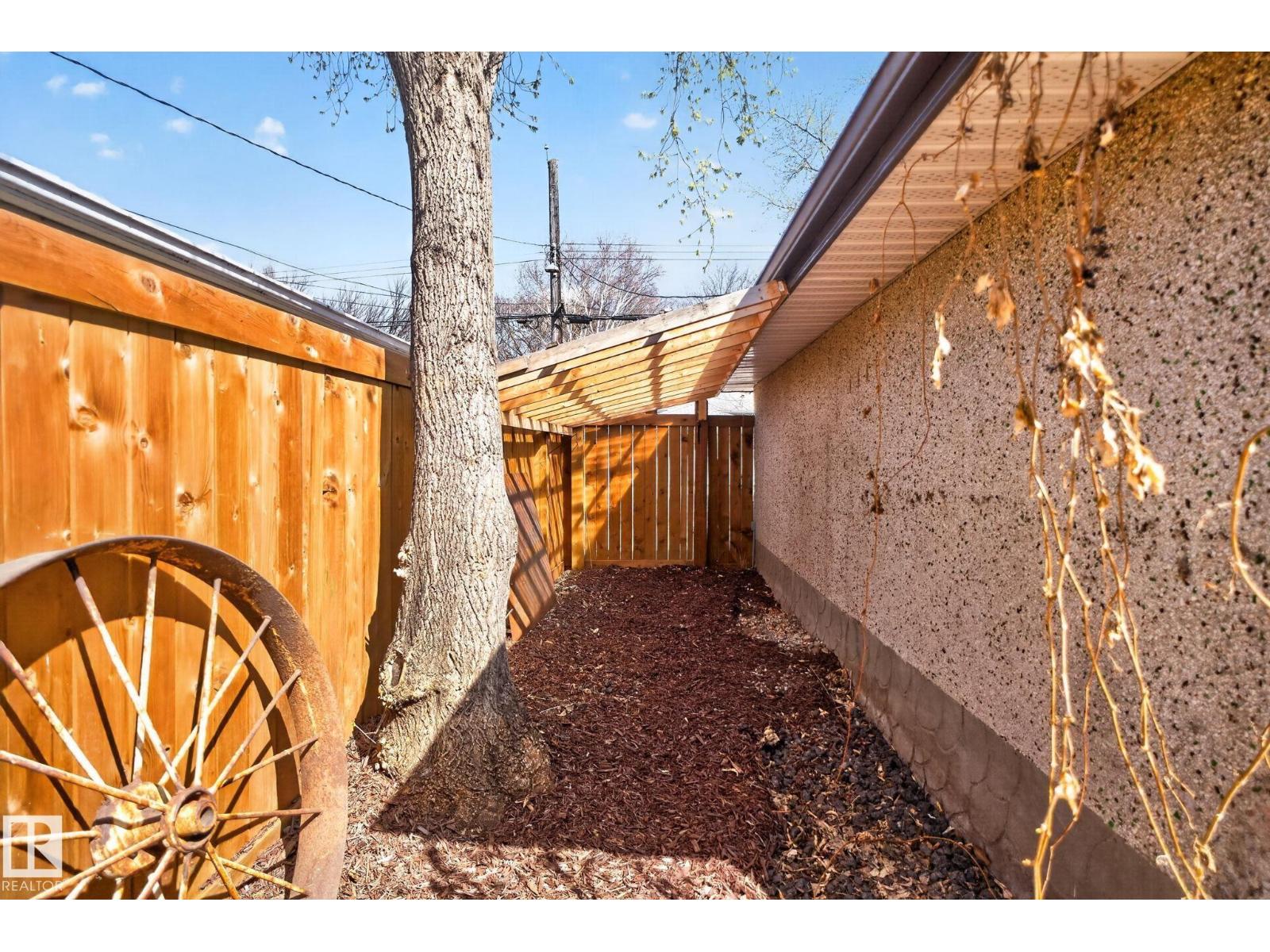 10409 83 ST NW - 56